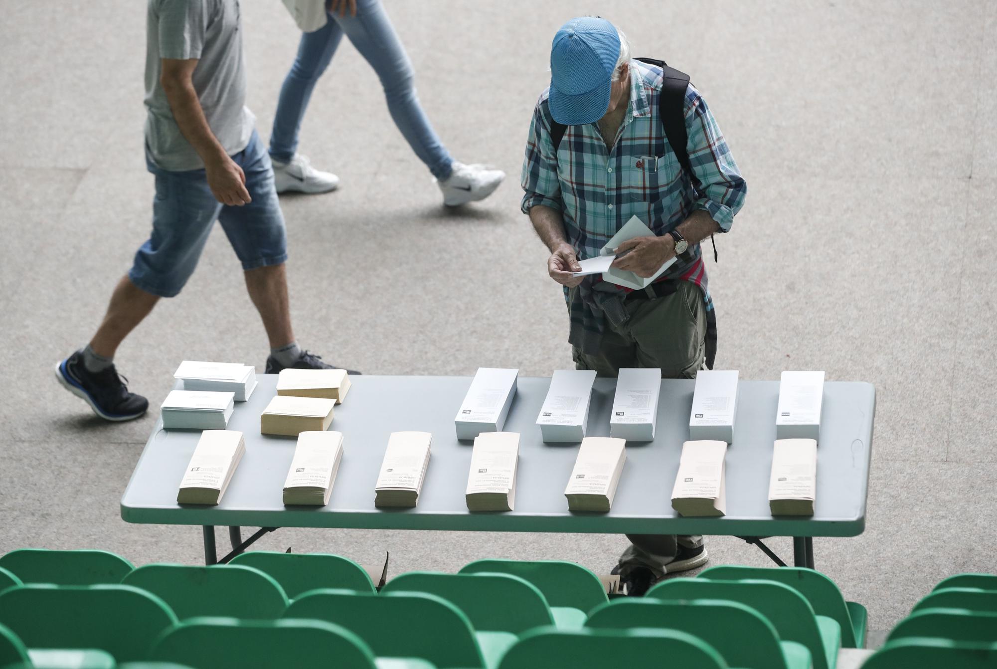 Vecinos de Honarribia ejercen su derecho a voto