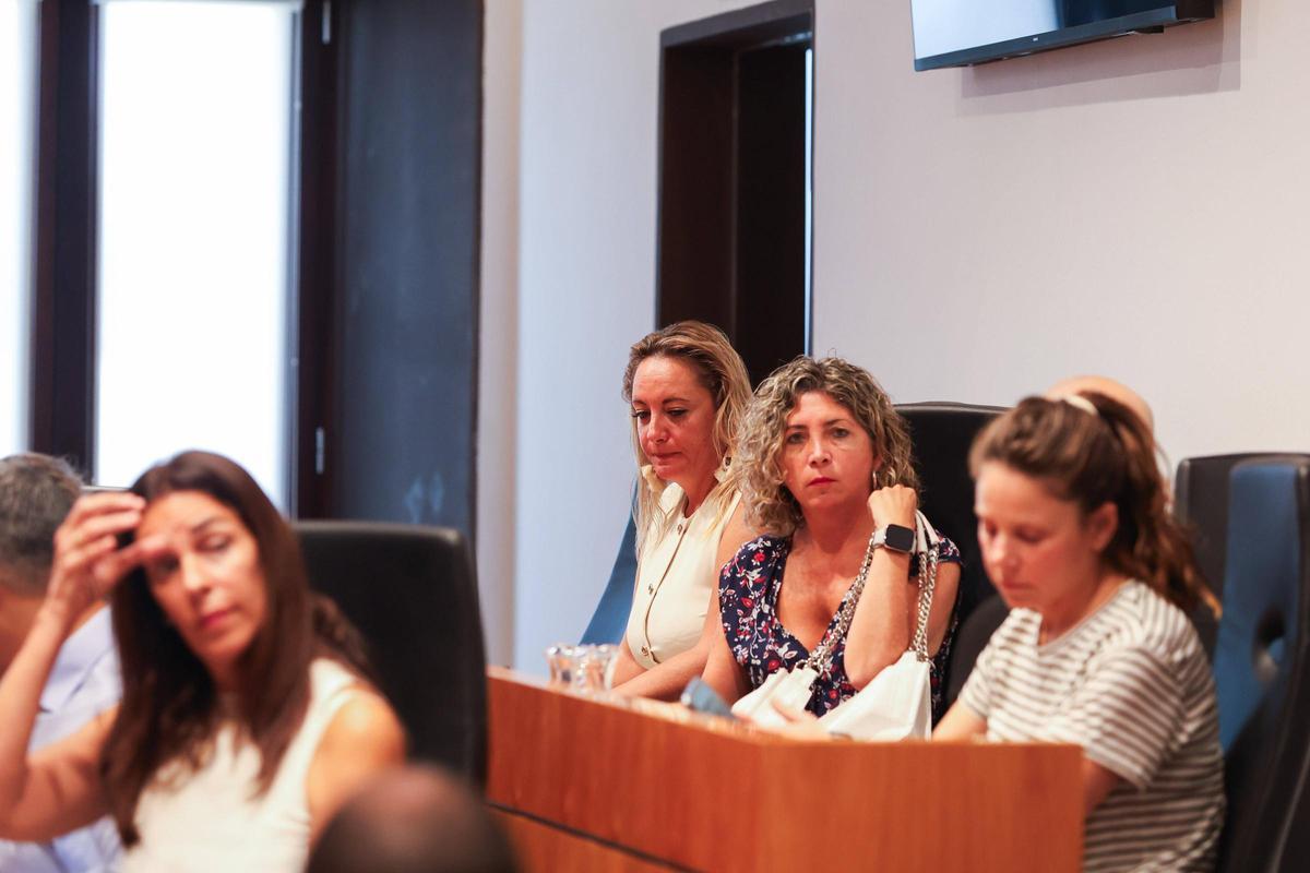 Bancada de la oposición en Vila.