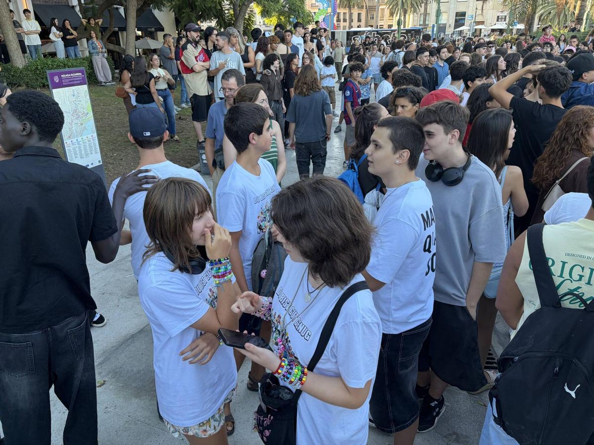 Batalla de 'farmear aura' en la Plaza de la Marina