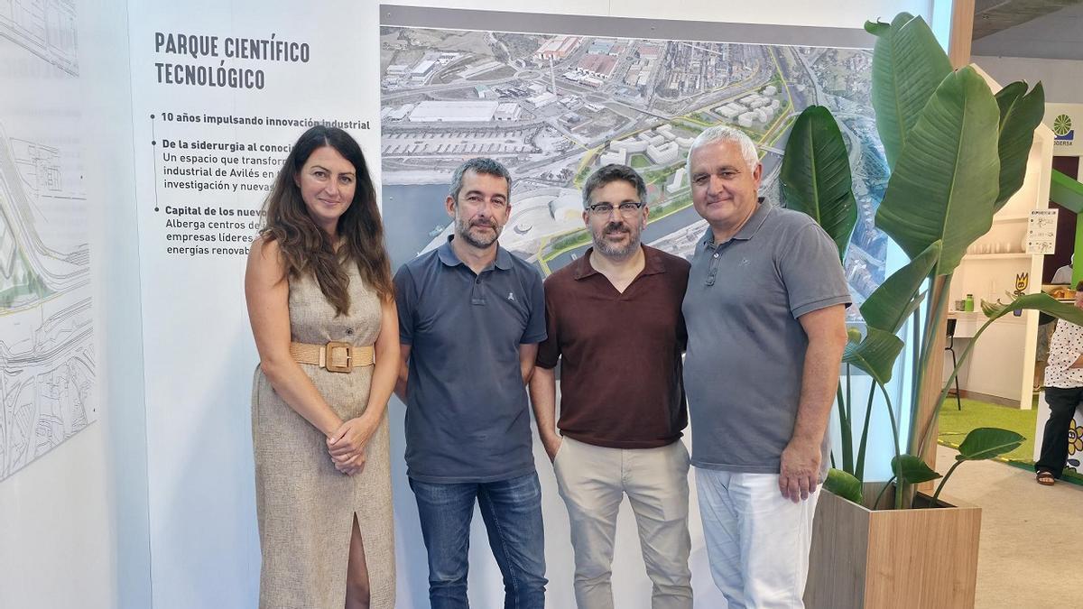 Por la izquierda; Elisabet Vílchez, de la Oficina de Transferencia de Conocimiento de la Universidad de Oviedo; Manuel Campa, Yvan Corbat y José Luis Vega, jefe del servicio municipal de Promoción Empresarial.