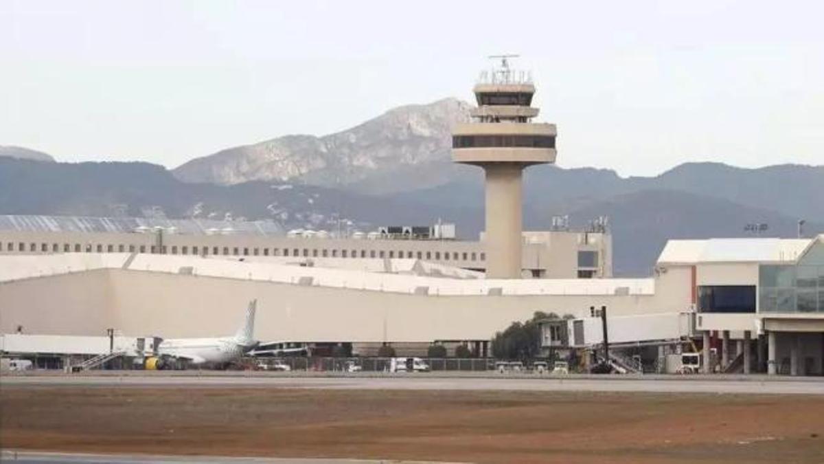 VÍDEO | Un vuelo Asturias-Palma se ve obligado a remontar a segundos de aterrizar por la presencia de otro avión en la pista: “Hubo tensión, aplaudimos al piloto cuando pudimos tocar tierra”