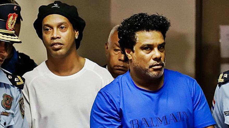 Mandan a la cárcel al hombre que entregó pasaportes falsos a Ronaldinho