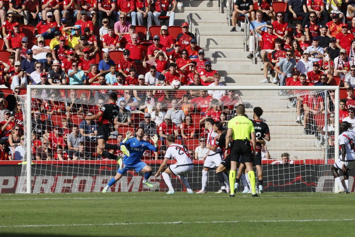 Muriqi logró con este cabezazo el gol del triunfo del Mallorca
