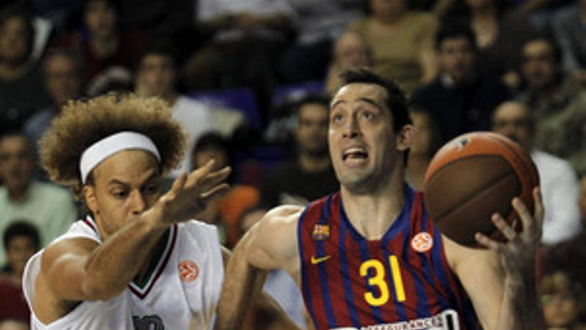 Chuck Eidson, ante Shaun Stonerrook, del Montepaschi, en un partido el pasado noviembre.