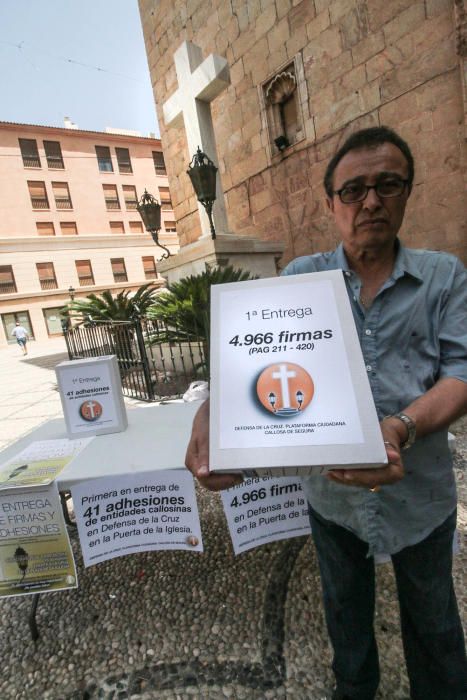 Firmas en defensa de la cruz en Callosa de Segura