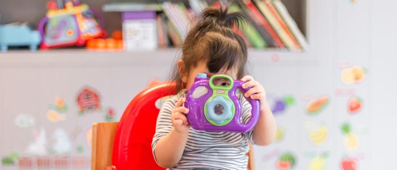 La psicóloga infantil y juvenil Elisa López recomienda a los padres y las madres que no sean excesivamente permisivos y que dicten normas muy claras en casa.