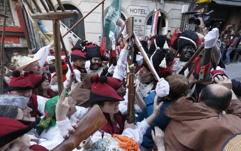 La representación de la Reconquista de Vigo vuelve a abarrotar las calles del Casco Vello de miles de vigueses