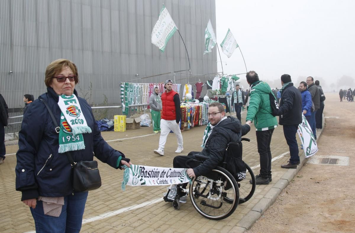 La afición cordobesista fuera y dentro del campo