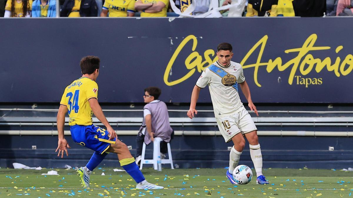 Yeremay, durante el partido entre el Deportivo y el Cádiz
