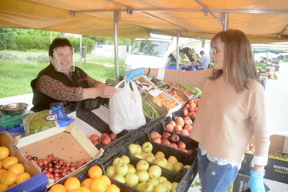 El mercadillo de Portonovo despliega sus toldos tras el confinamiento