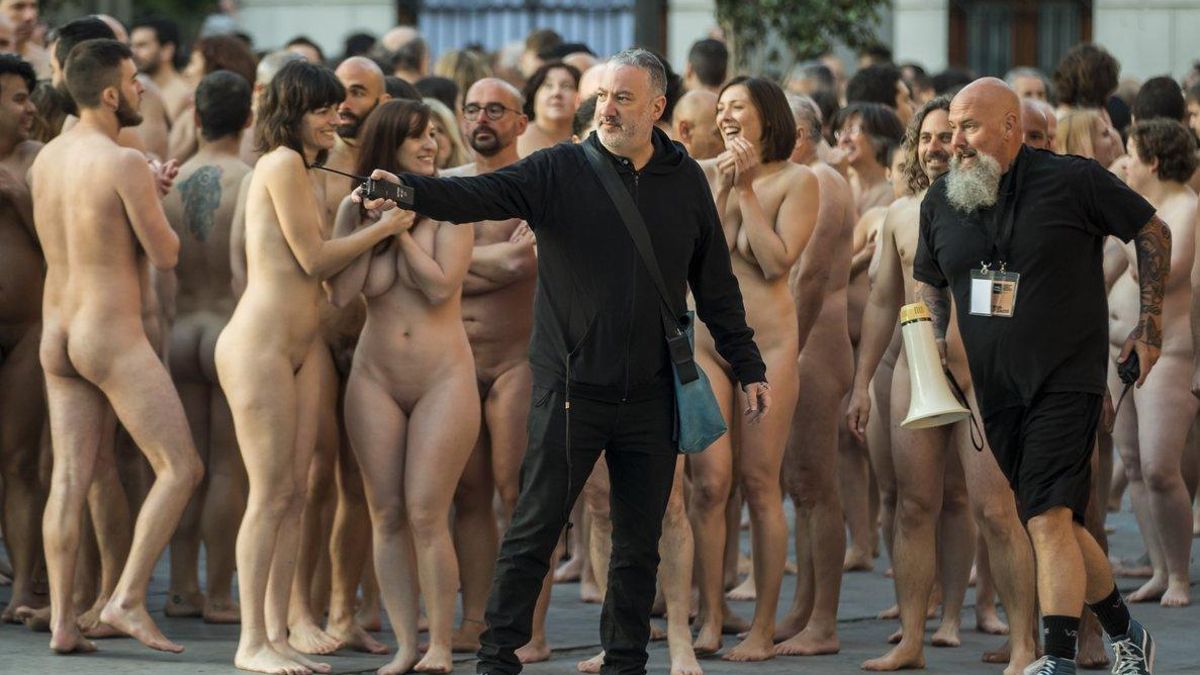 Tunick da instrucciones.