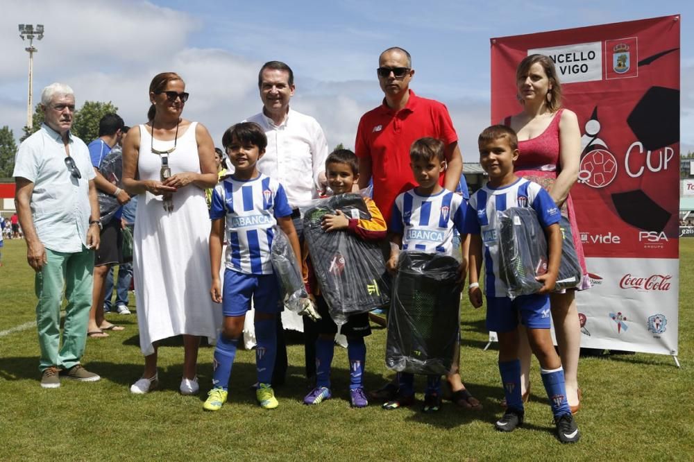 Los campeones de la Vigo Cup recogen sus trofeos