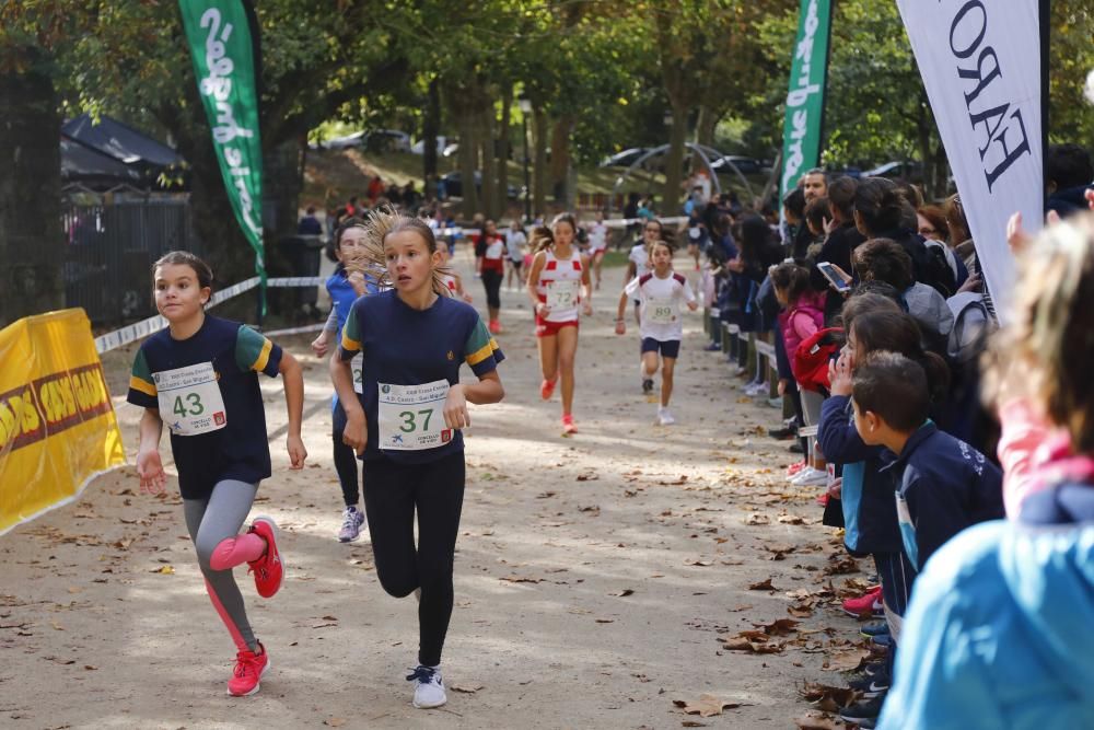 Más de 1.100 jóvenes atletas desafían a las bajas temperaturas para participar en la tradicional carrera de cross escolar.