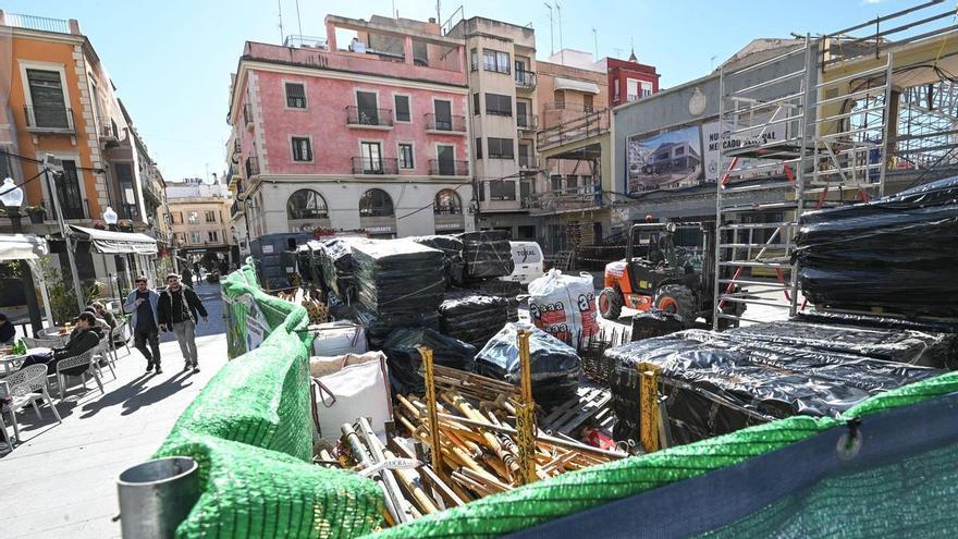El fibrocemento del Mercado Central se resiste a salir de Elche por problemas con el transporte