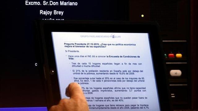 Una imagen del Ipad del presidente del Gobierno, Mariano Rajoy, en el Congreso de los Diputados. JUAN MANUEL PRATS