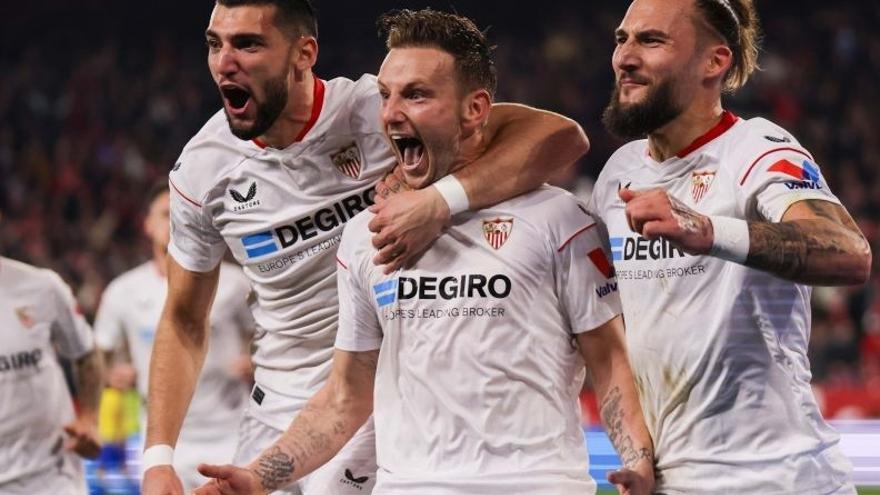 El Sevilla escapa del descenso gracias al gol de penalti de Rakitic