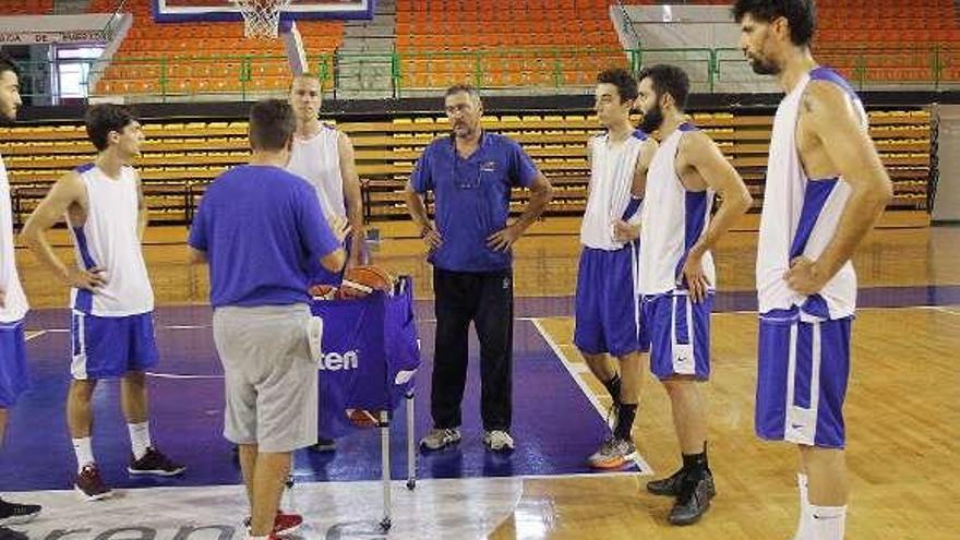 Un entrenamiento del COB del pasado curso en el Pazo. // Iñaki Osorio