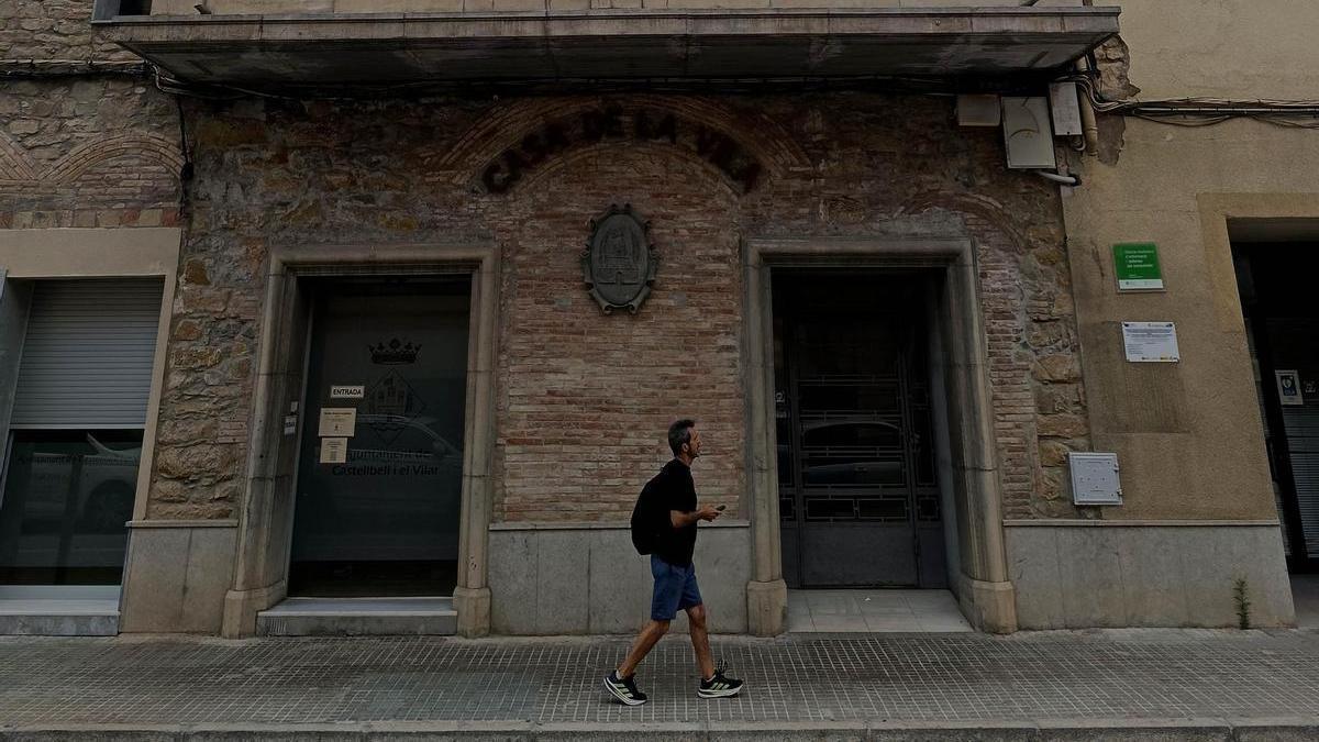 La façana de l'Ajuntament de Castellbell i el Vilar