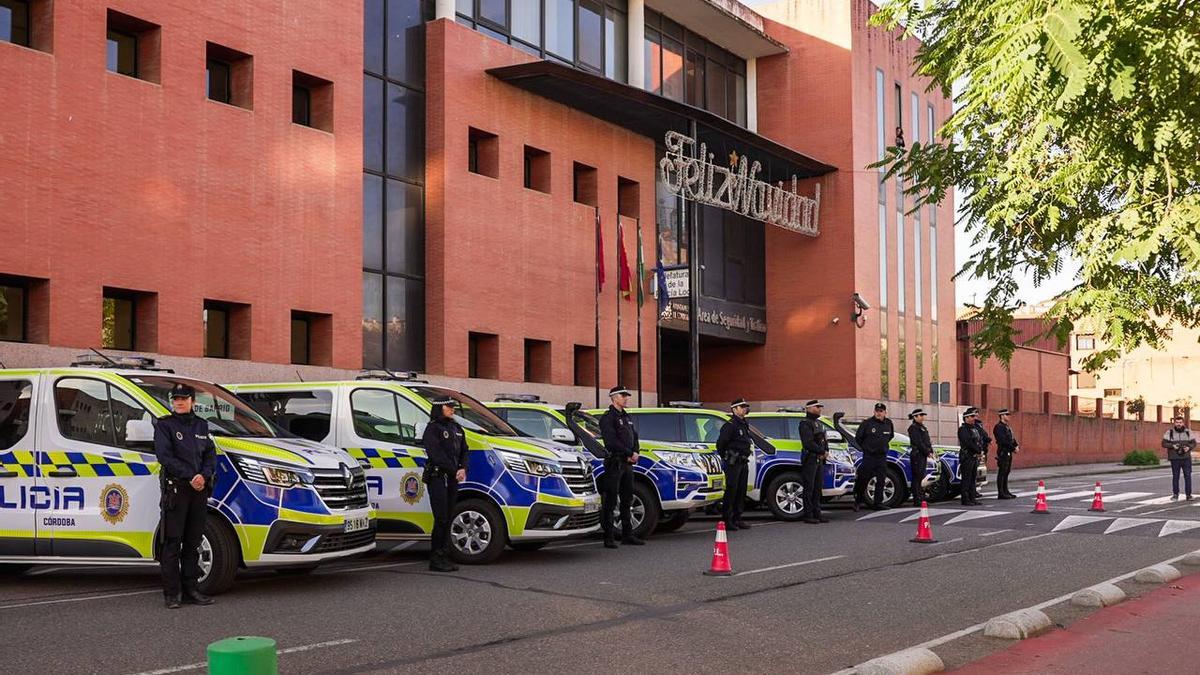 Los seis nuevos vehículos adquiridos por la Policía Local de Córdoba.