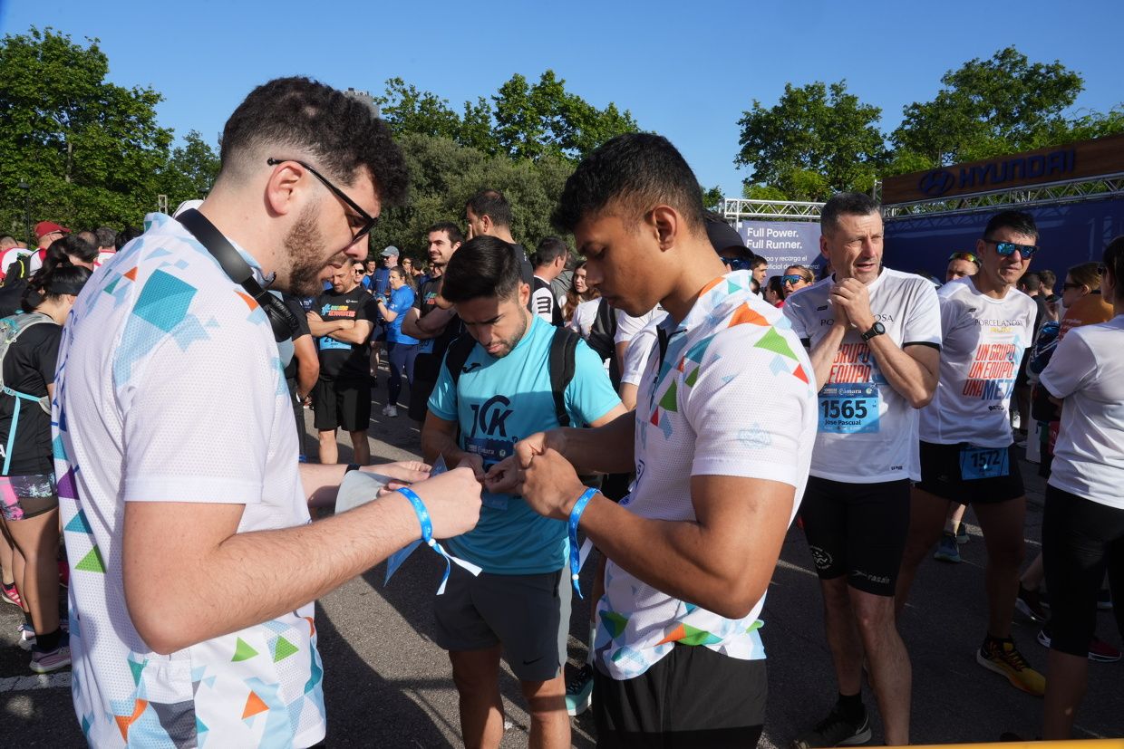 Búscate en las fotos de la Carrera de las Empresas en Castellón