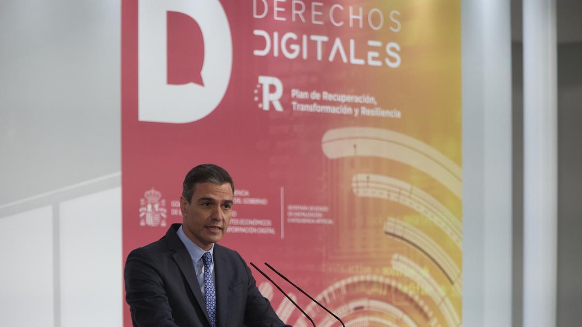 El presidente del Gobierno, Pedro Sánchez, interviene en la presentación de la Carta de Derechos Digitales, en La Moncloa, a 14 de julio de 2021, en Madrid (España).