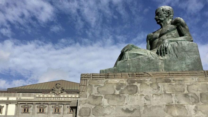 Relato del monumento a Galdós en el muelle viejo