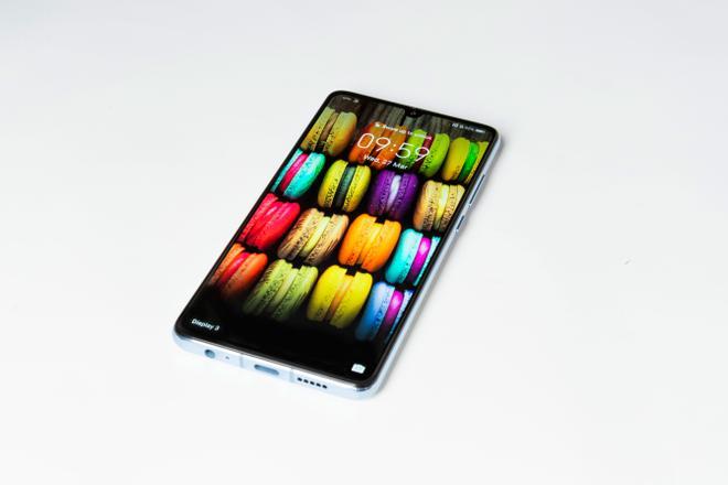 Huawei P30 con pantalla de macarons