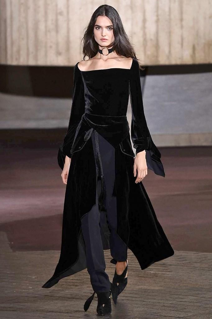 Todos los desfiles de Blanca Padilla, Roland Mouret - Londres