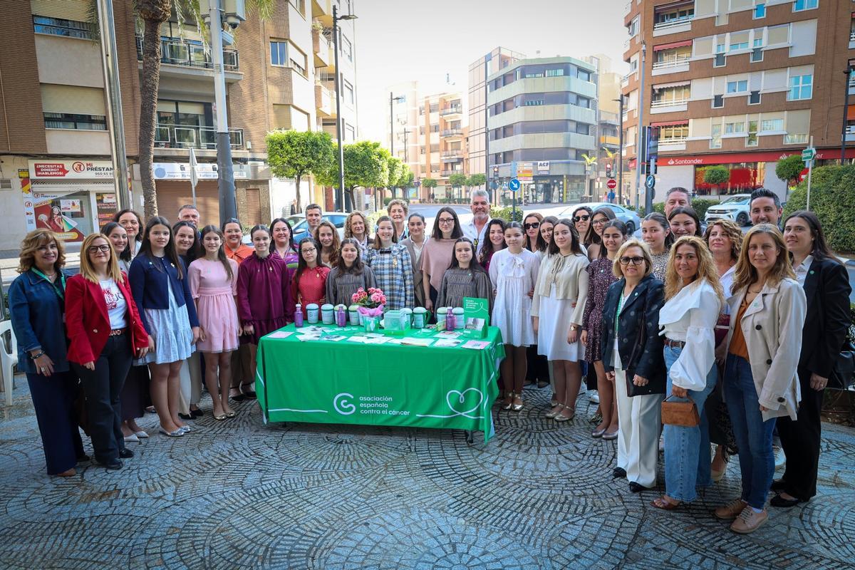 Las voluntarias y colectivos implicados en la Cuestación contra el Cáncer.