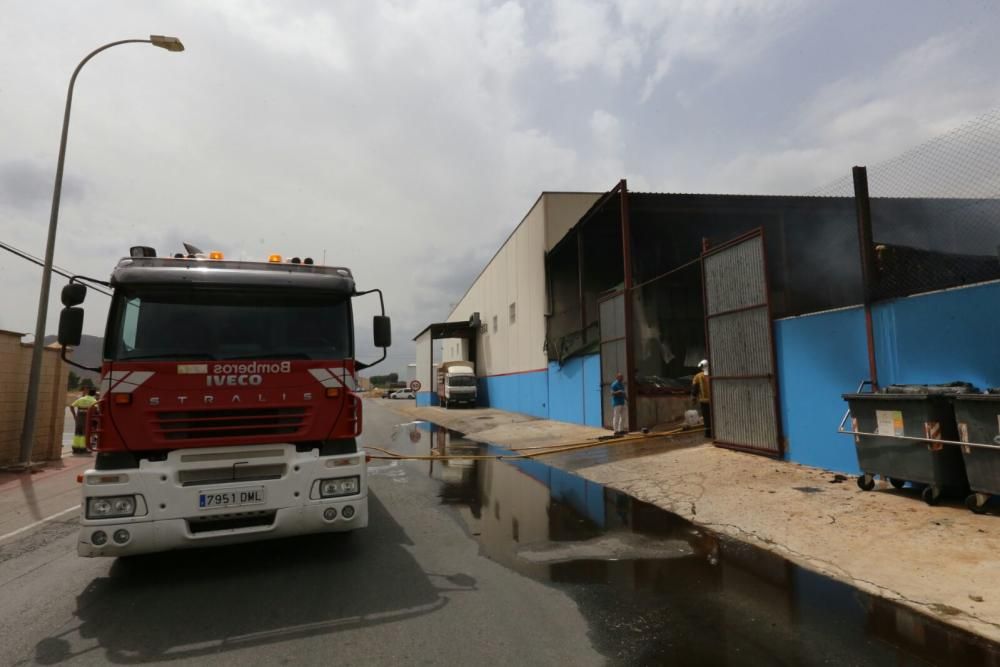 Incendio en un almacén de hortalizas de Cox