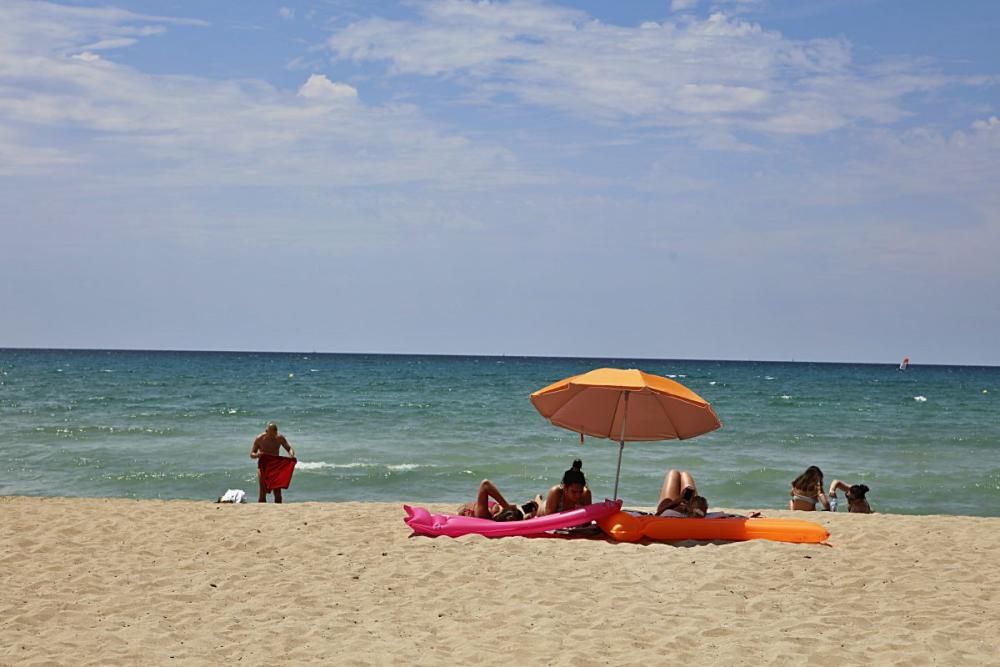 Seit Montag (13.7.) gilt auf den Balearen eine verschärfte Maskenpflicht. Pool, Strand und Strandpromenade sind ausgenommen. Auch Raucher können aufatmen