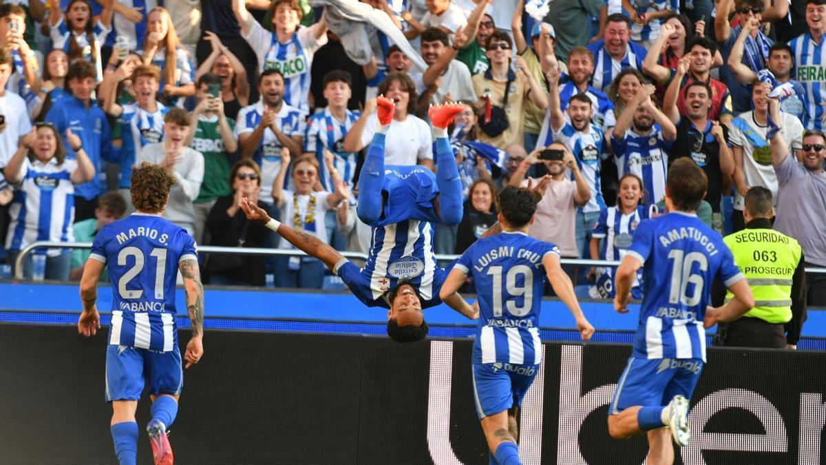 Aubameyang celebra el 2-0 del Deportivo ante el Valencia.