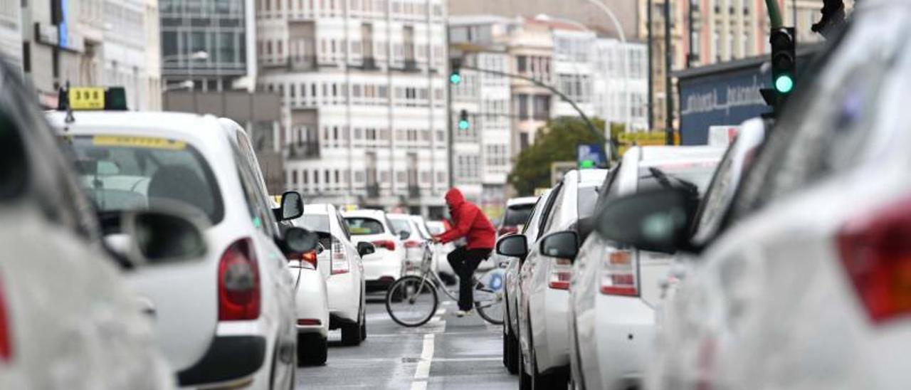 Protesta de taxistas en 2017 en A Coruña contra los nuevos servicios de VTC. |   // CARLOS PARDELLAS