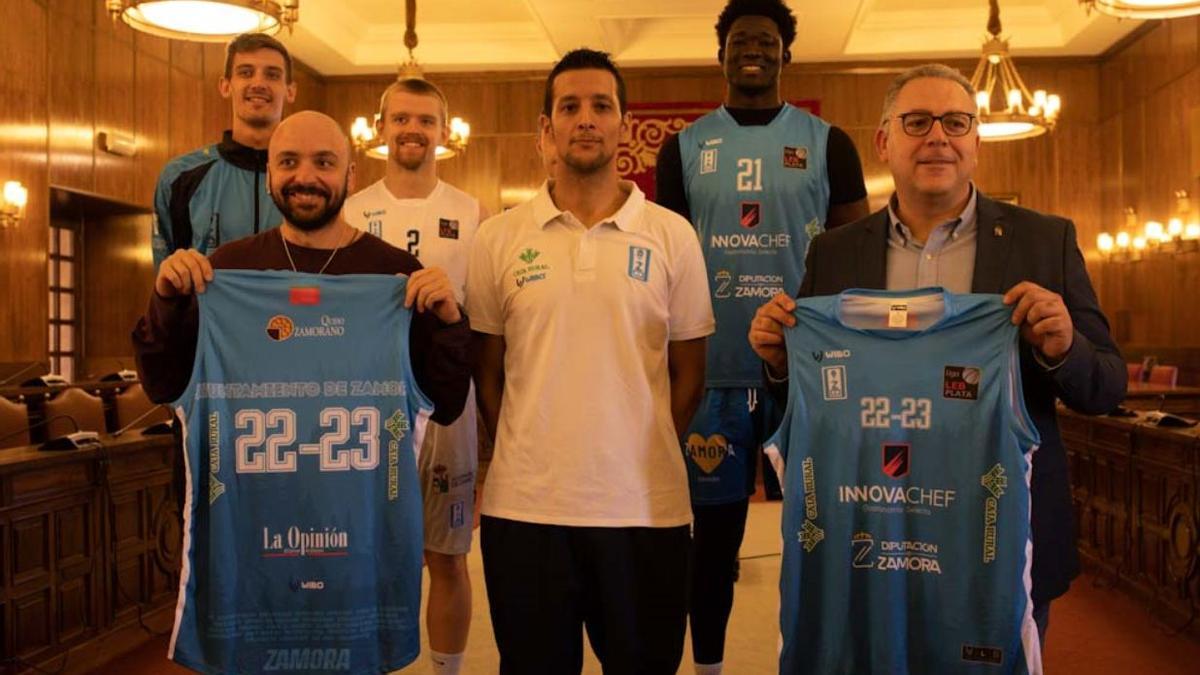 Presentación de las camisetas del CB Zamora para esta temporada.