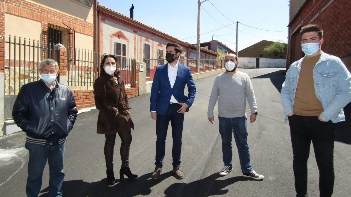 Dino González (Concejal de Obras), Raquel Pascual (Alcaldesa), Antidio Fagúndez (Diputado Nacional), Eduardo Folgado (Alcalde de Fuentesaúco) y Álvaro Rodríguez (Alcalde de Argujillo) en una visita a San Miguel de la Ribera