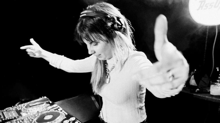 La DJ zaragozana Ms Von Disko actuará este viernes en el 'Monumental Tour' de 21.00 a 22.00 horas.