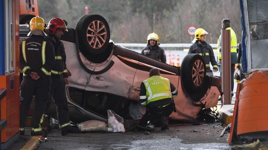 Un volantazo brusco provocó el accidente mortal en un peaje de A Coruña