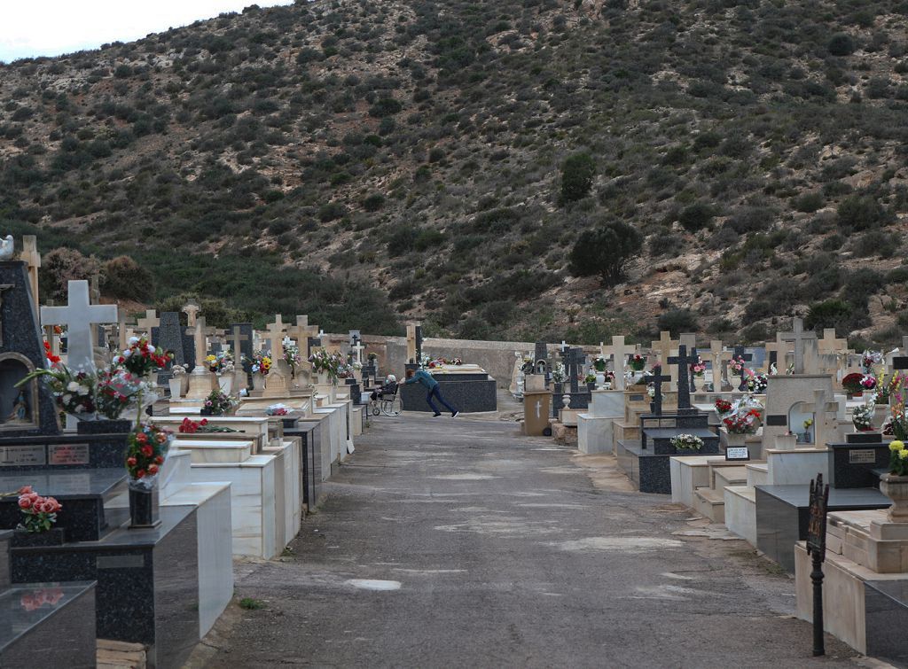 Cementerio de Los Remedios de Cartagena en el Día de Todos los Santos