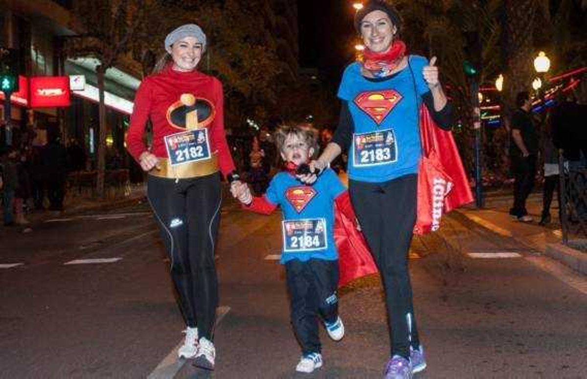 Más de 3.000 personas participan en una festiva San Silvestre