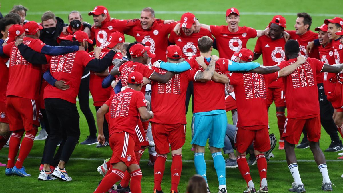 Los jugadores del Bayern celebran el título de liga.