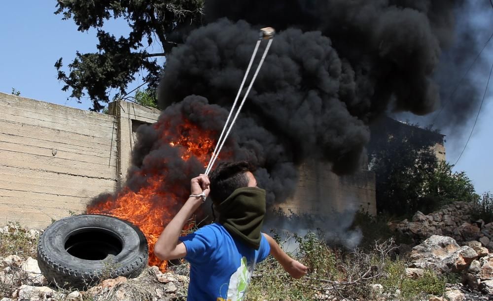 Siete palestinos murieron y unos 250 resultaron heridos por disparos de soldados israelíes durante las protestas de este viernes cerca de la frontera entre Gaza y el Estado hebreo.