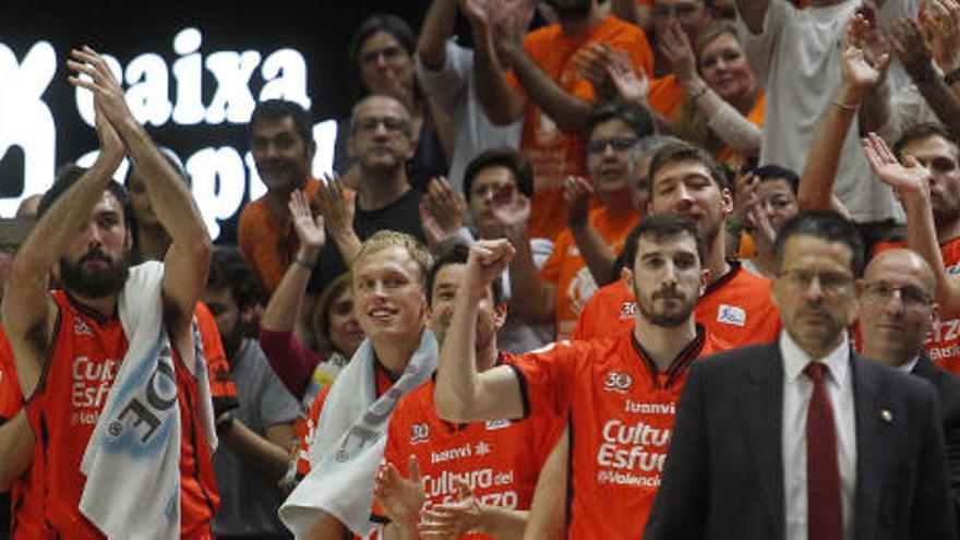 El Valencia Basket celebra su triunfo ante el Baskonia.