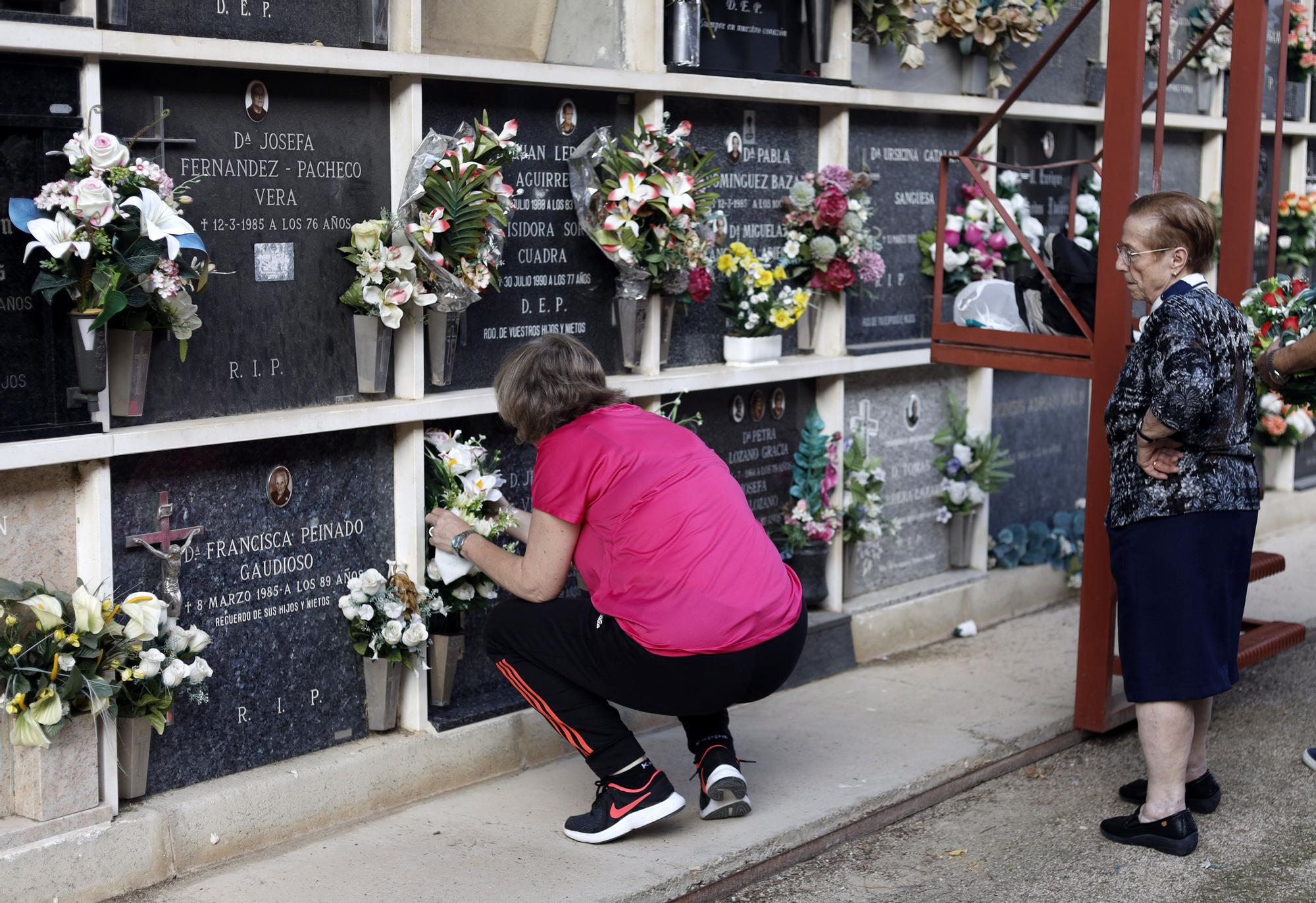 El cementerio de Torrero recibe ya a los visitantes más adelantados por Todos los Santos