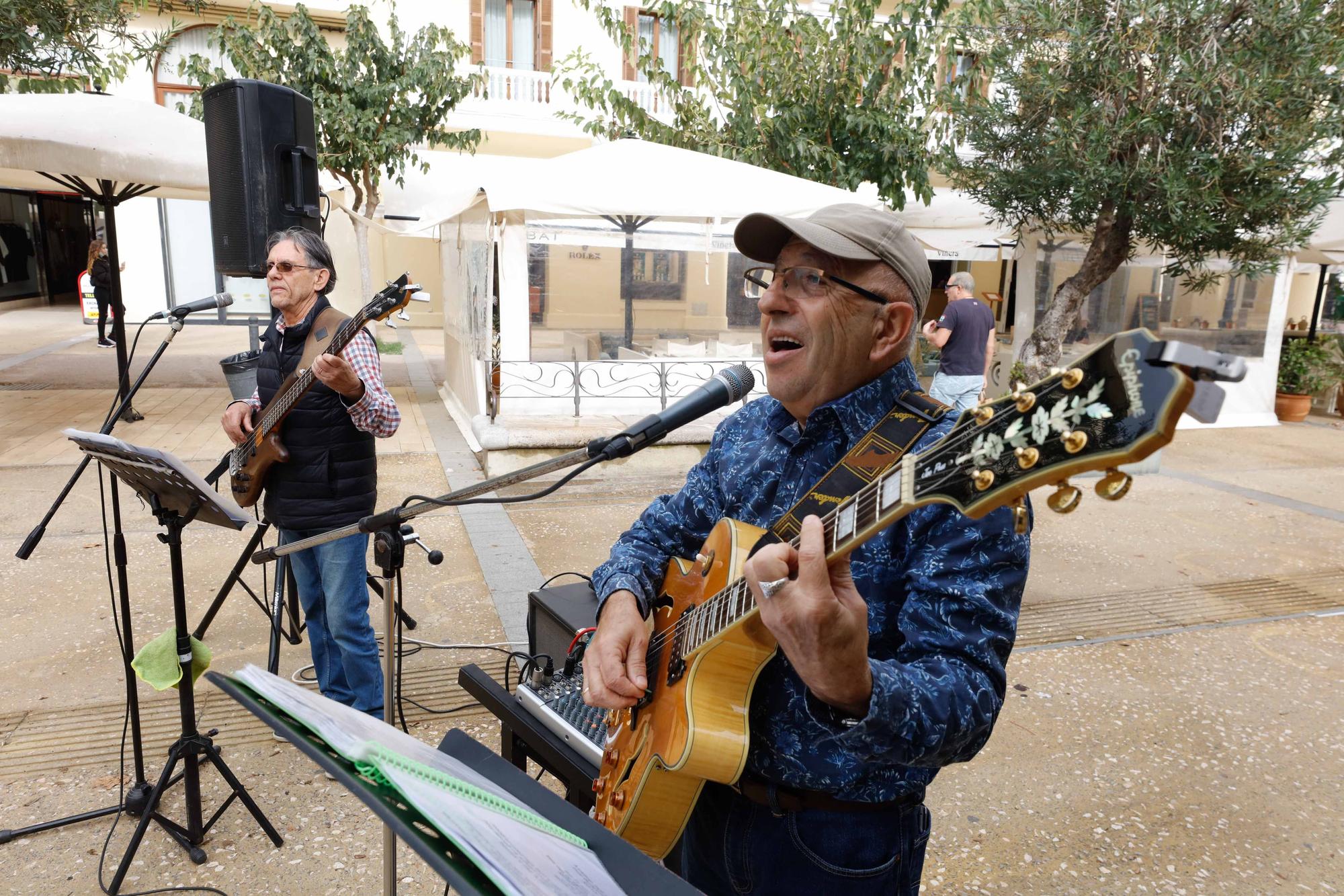 Concentración en Vara de Rey para reclamar más recursos para las personas sin hogar en Ibiza