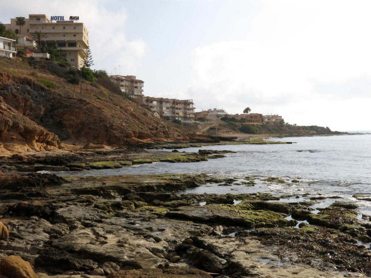 ¿Por qué hay náufragos, locos y un cura en las playas de Torrevieja?