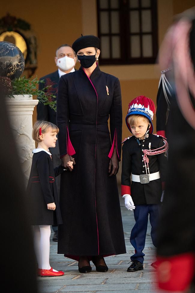 Charlene de Monaco con sus dos hijos
