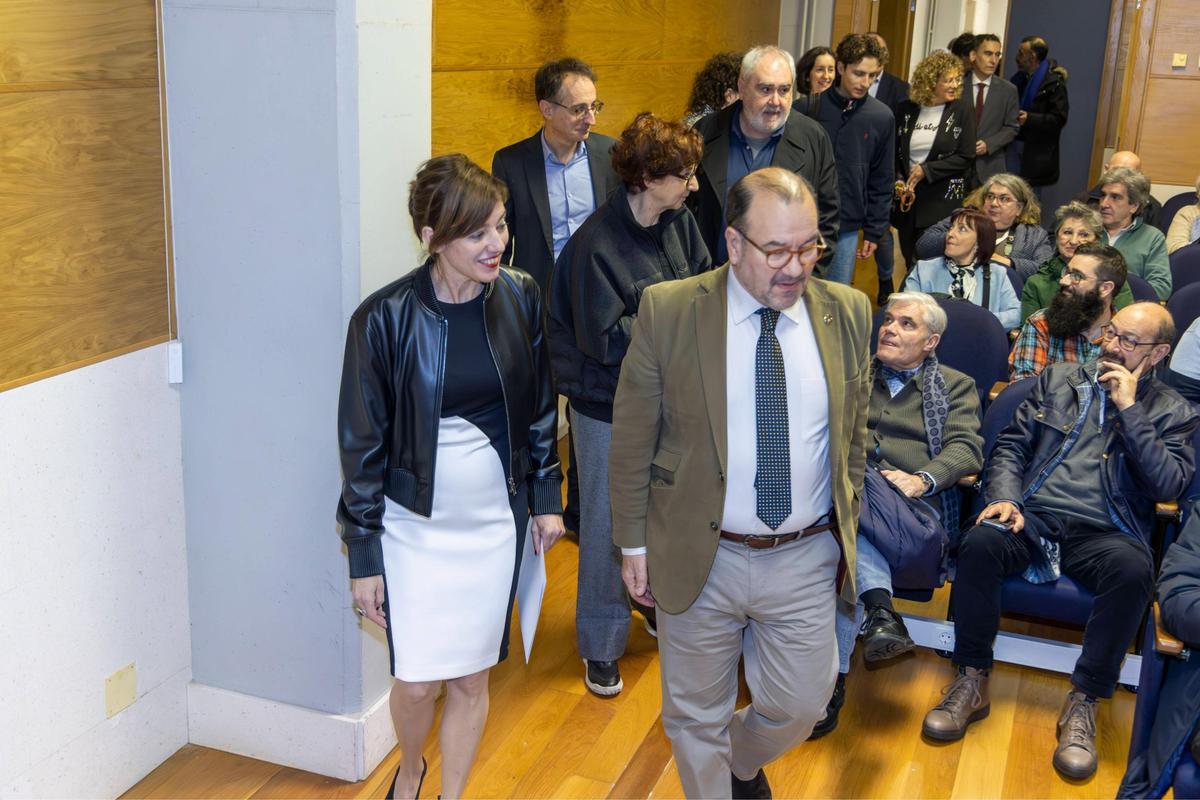 Marta Lois toma posesión como decana de la facultad de Ciencias Políticas de Santiago