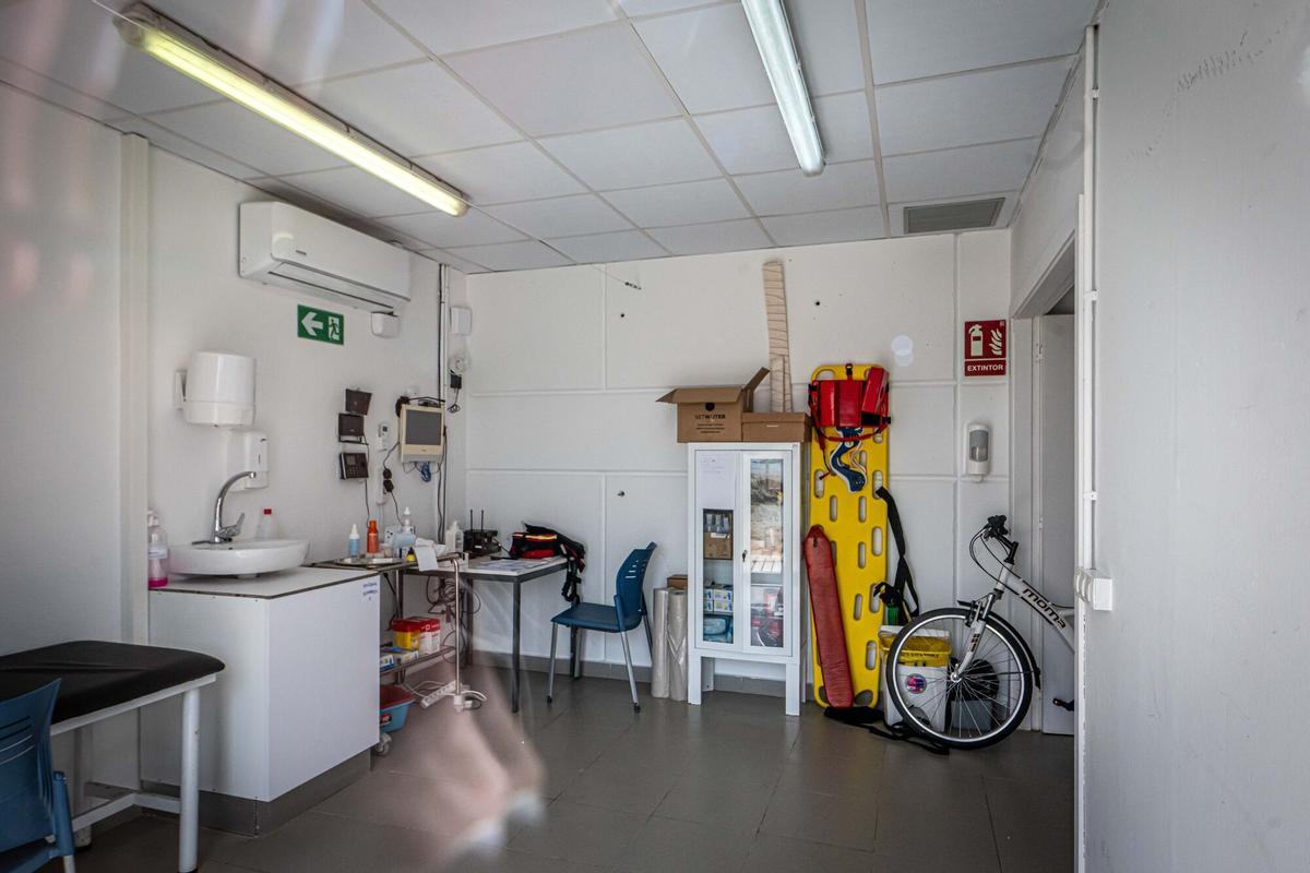 Local del servicio de socorrismo en la playa de Llevant de Barcelona, pendiente de renovación