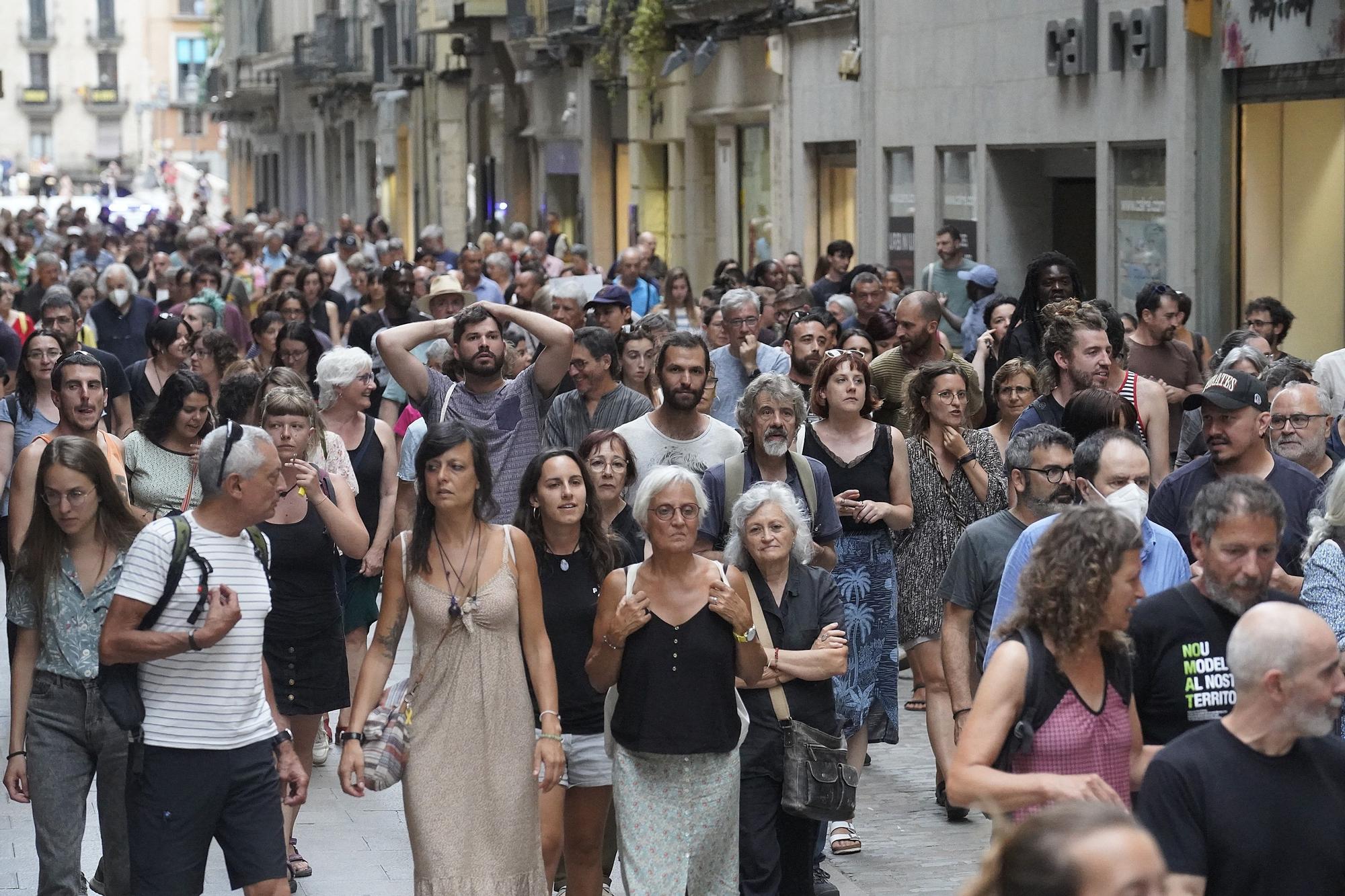 Manifestació a Girona contra la mort de migrants a la tanca de Melilla