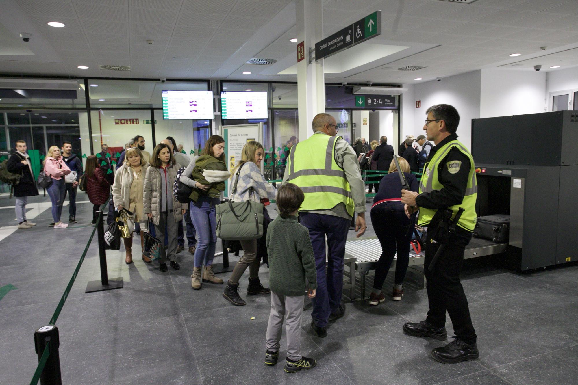 Así ha sido el primer día del AVE Murcia-Madrid y de Cercanías Avant en la estación del Carmen